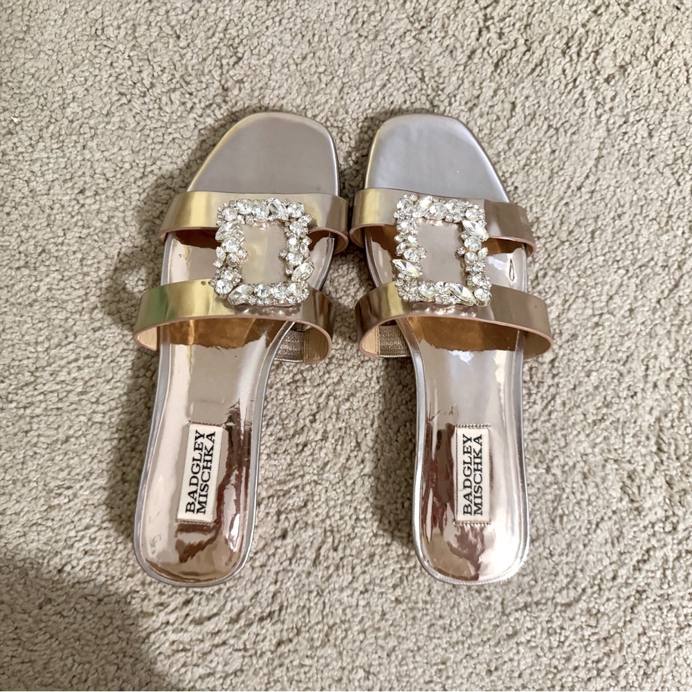 Badgley Mischka Pearl and Crystal Flat Sandals like mew in box size 7